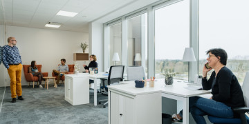 Combine office and teleworking, hybrid workspace, flexible work solutions